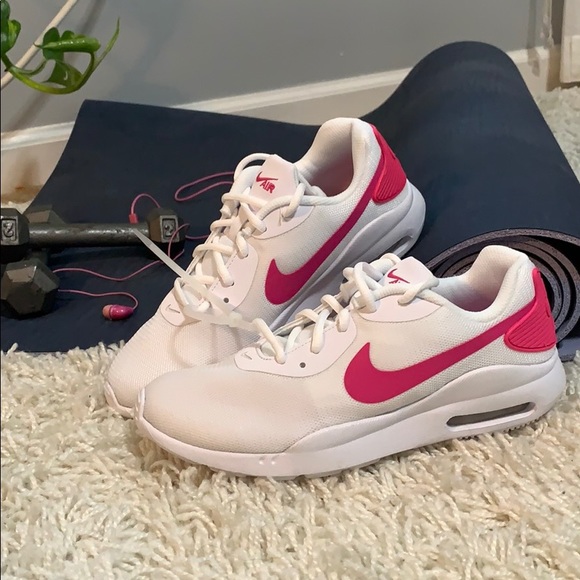 nike air max oketo sneaker